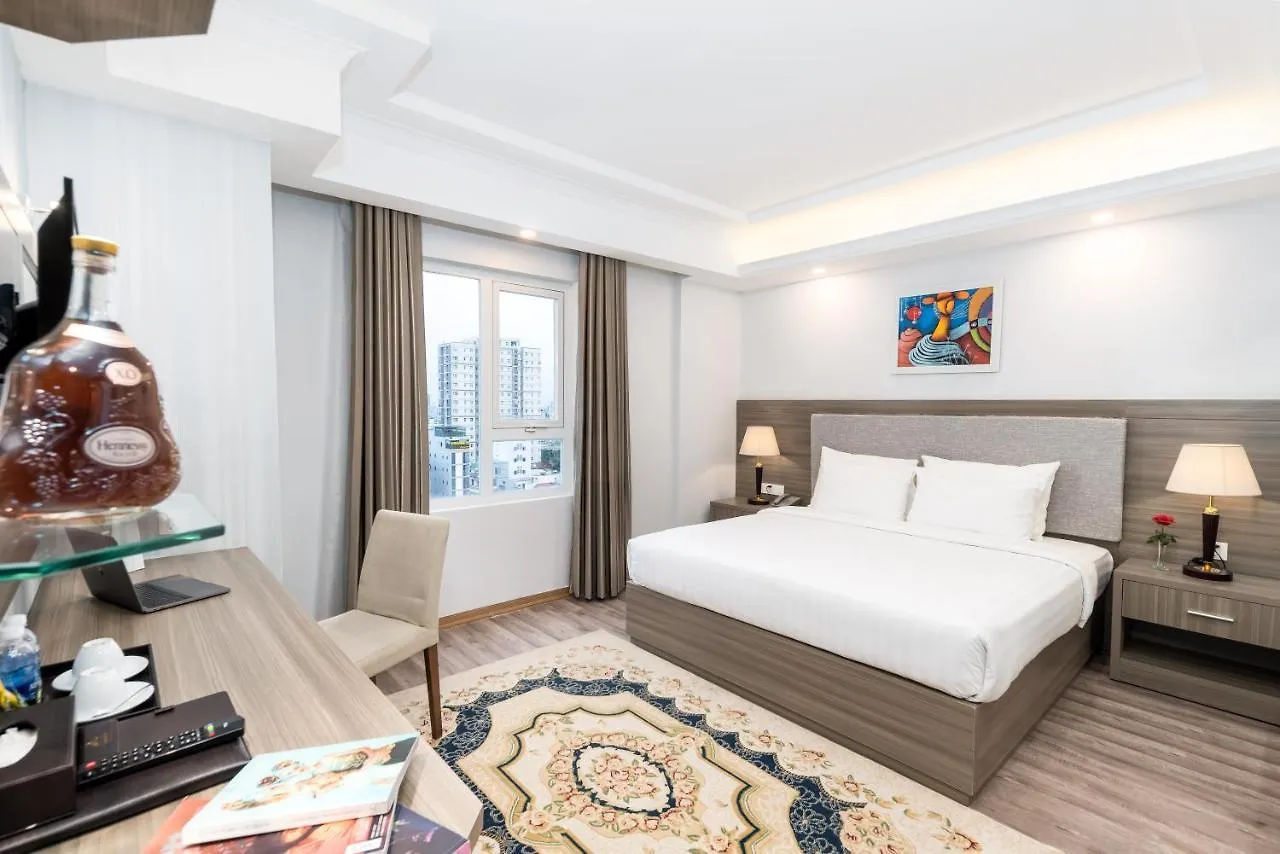 Golden Rose Hotel Da Nang 4*,